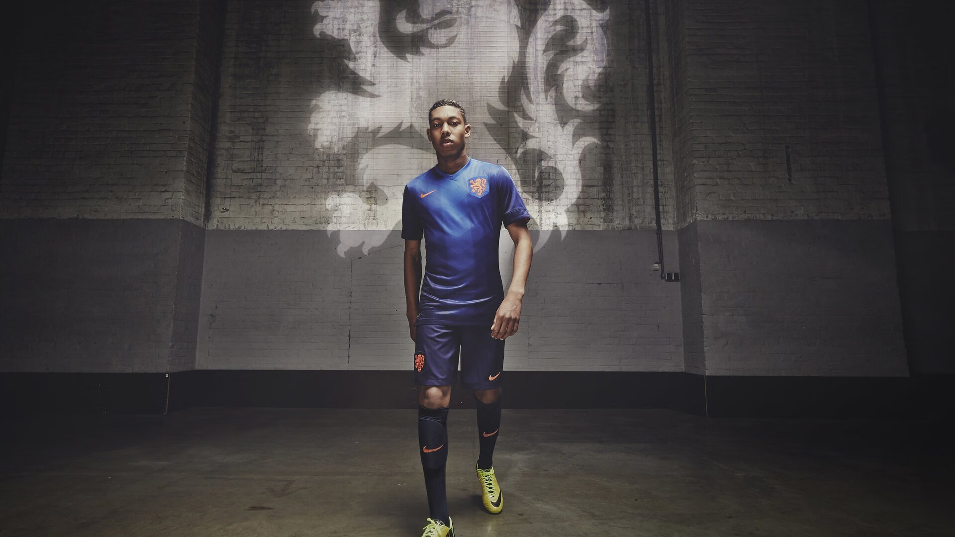 “东安湖赛场跑酷：惊险跃升，挑战极限障碍”